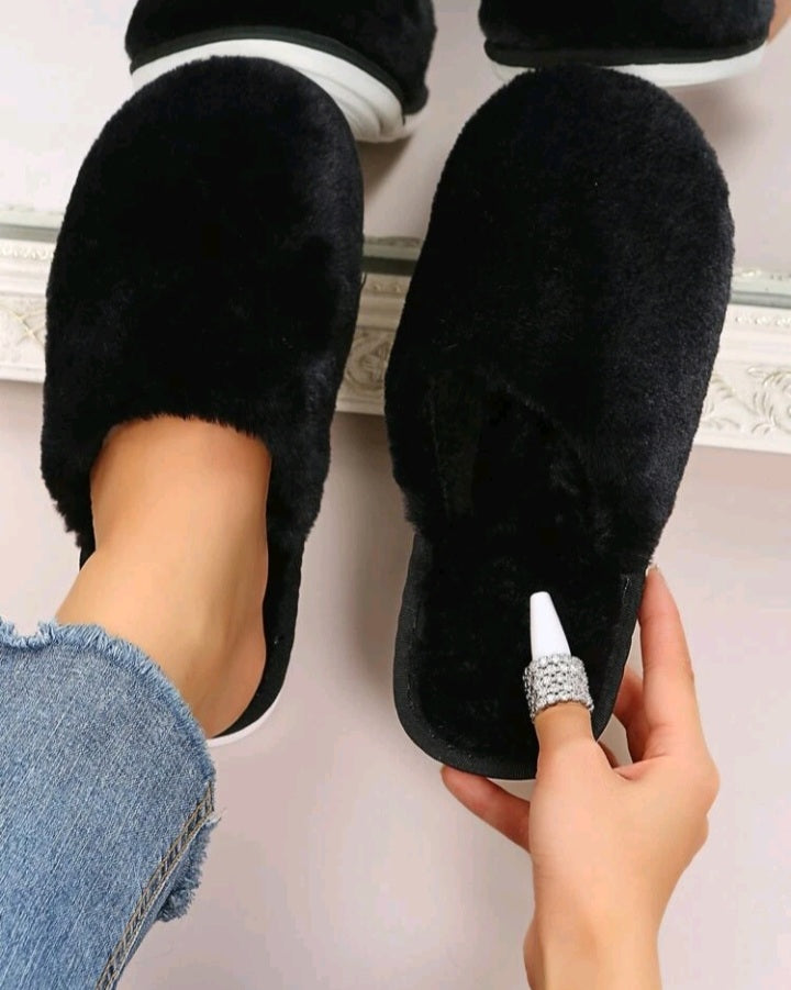 Pantuflas peluditas negras