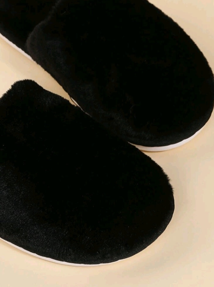 Pantuflas peluditas negras